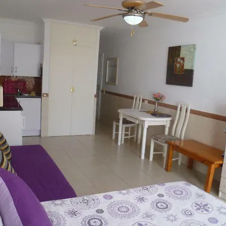 Daire Elana Apartment With Free Wifi *